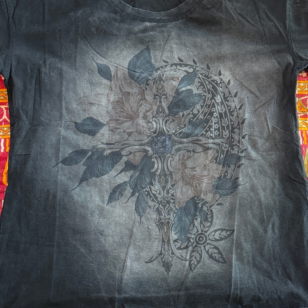 Montana West Black Short Sleeve Tee with Subtle Floral Cross Graphic - Picture 2 of 8
